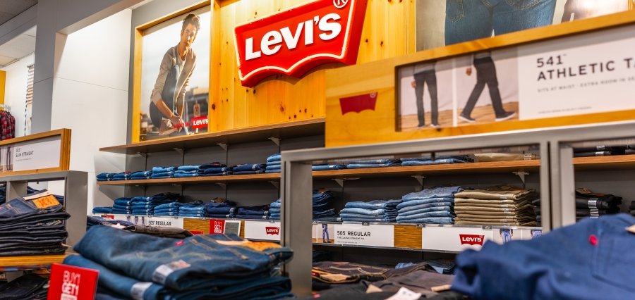 You are currently viewing Levi’s: The Iconic Denim Brand Leading with Innovation and Sustainability